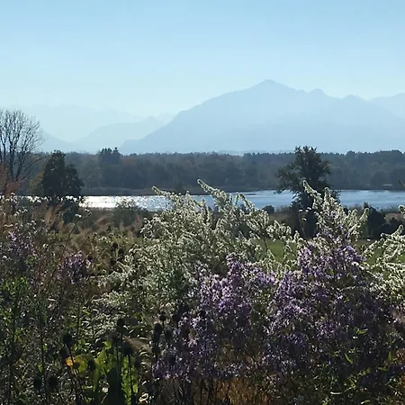 Chiemsee Exklusiv Ferienapartment Schneeganserhof - Ein Refugium Fuer Laengere Erholsame Aufenthalte In Alleinlage Am Chiemsee Appartement Grabenstätt
