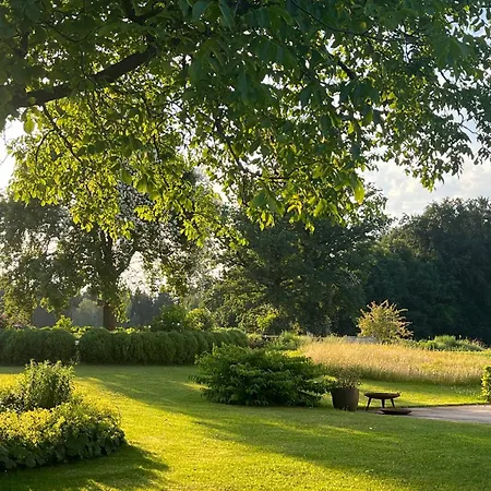 Chiemsee Exklusiv Ferienapartment Schneeganserhof - Ein Refugium Fuer Laengere Erholsame Aufenthalte In Alleinlage Am Chiemsee Appartement Grabenstätt
