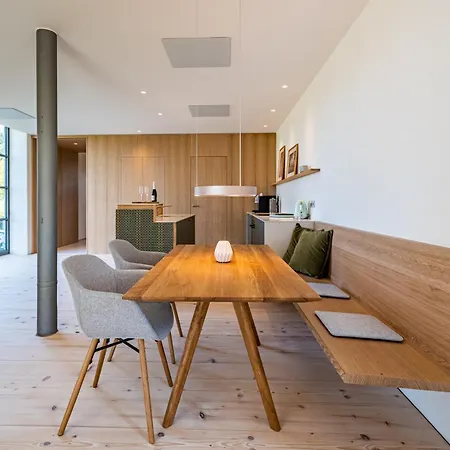Chiemsee Exklusiv Ferienapartment Schneeganserhof - Ein Refugium Fuer Laengere Erholsame Aufenthalte In Alleinlage Am Chiemsee Appartement *