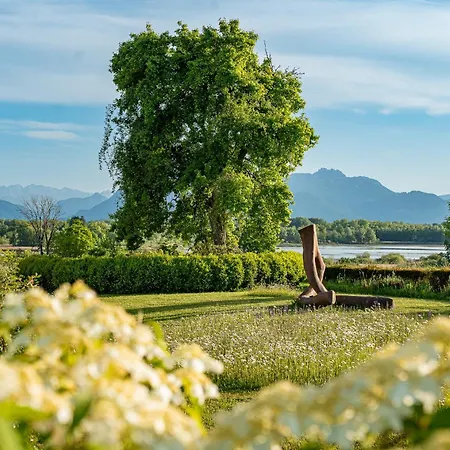 Chiemsee Exklusiv Ferienapartment Schneeganserhof - Ein Refugium Fuer Laengere Erholsame Aufenthalte In Alleinlage Am Chiemsee Appartement *