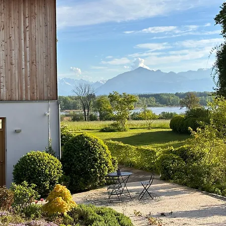 Chiemsee Exklusiv Ferienapartment Schneeganserhof - Ein Refugium Fuer Laengere Erholsame Aufenthalte In Alleinlage Am Chiemsee Appartement Grabenstätt