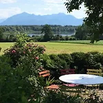 Apartament Chiemsee Exklusiv Ferienapartment Schneeganserhof - Ein Refugium Fuer Laengere Erholsame Aufenthalte In Alleinlage Am Chiemsee Grabenstätt
