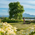 Chiemsee Exklusiv Ferienapartment Schneeganserhof - Ein Refugium Fuer Laengere Erholsame Aufenthalte In Alleinlage Am Chiemsee Apartament *